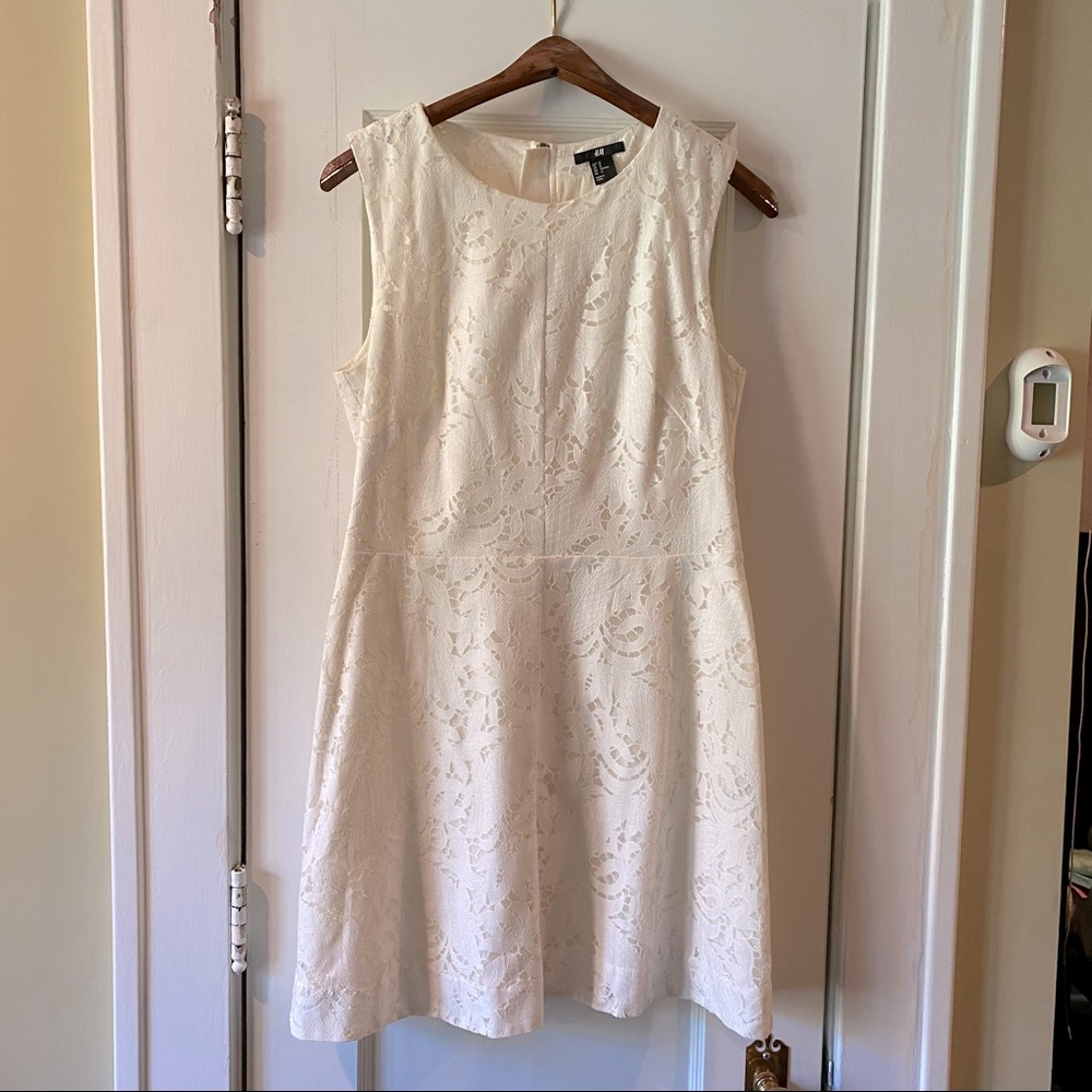 Sleeveless lace skater dress